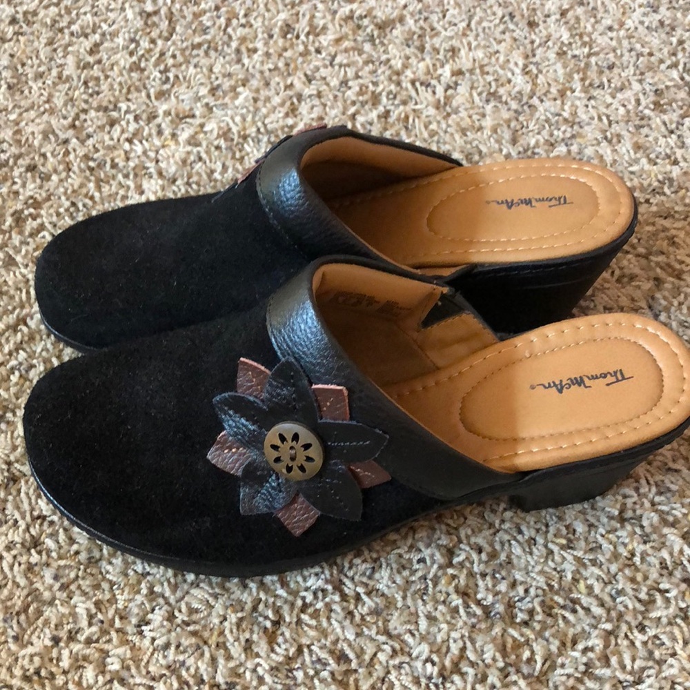 Leather slip-on shoes
